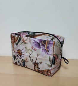 Toilet laukku deer flowers